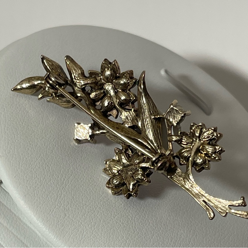 Trifari Floral Motif Brooch Colored Stones Circa 1950s Vintage Flower Bouquet - Picture 5 of 10